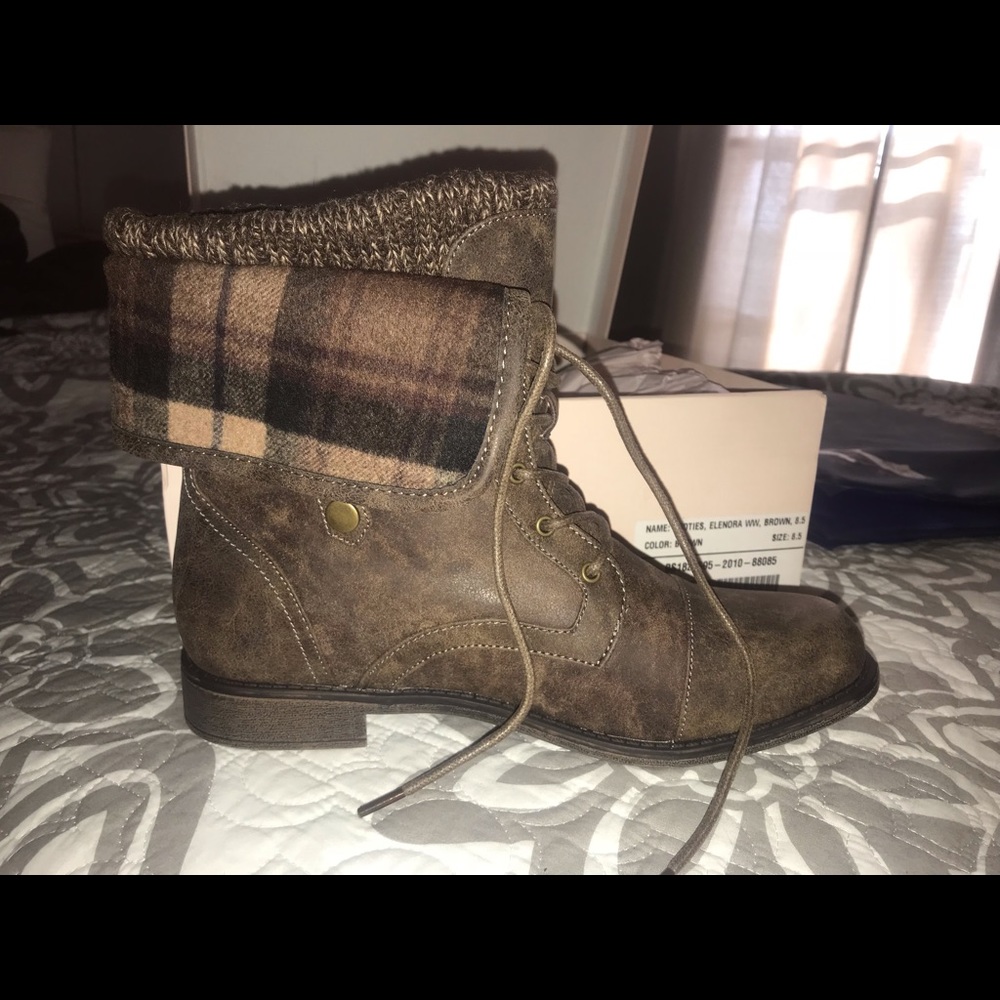 combat boots